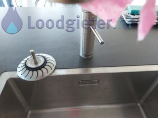 Loodgieter Spoelbak Spoelbak plaatsen