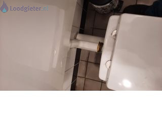 Loodgieter WC Waterreservoir vervangen