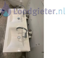 Loodgieter Ophangen wasbak Monteren wasbak