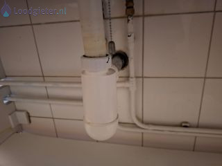 Loodgieter Lekkage afvoer Lekkage afvoer onder wastafel