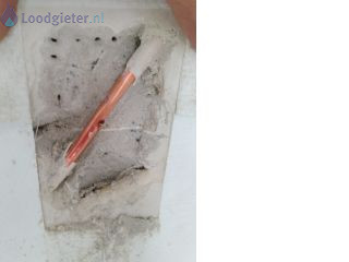 Loodgieter Leiding doorboord Koperen waterleiding doorboord