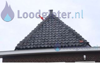 Loodgieter Vervangen dakpannen Nokvorst is er bij de laatste storm afgewaaid